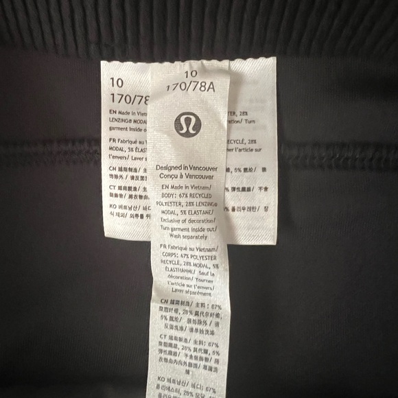 NWOT Ribbed Softstreme High-Rise Short 2" size 10
Black color - Picture 2 of 8